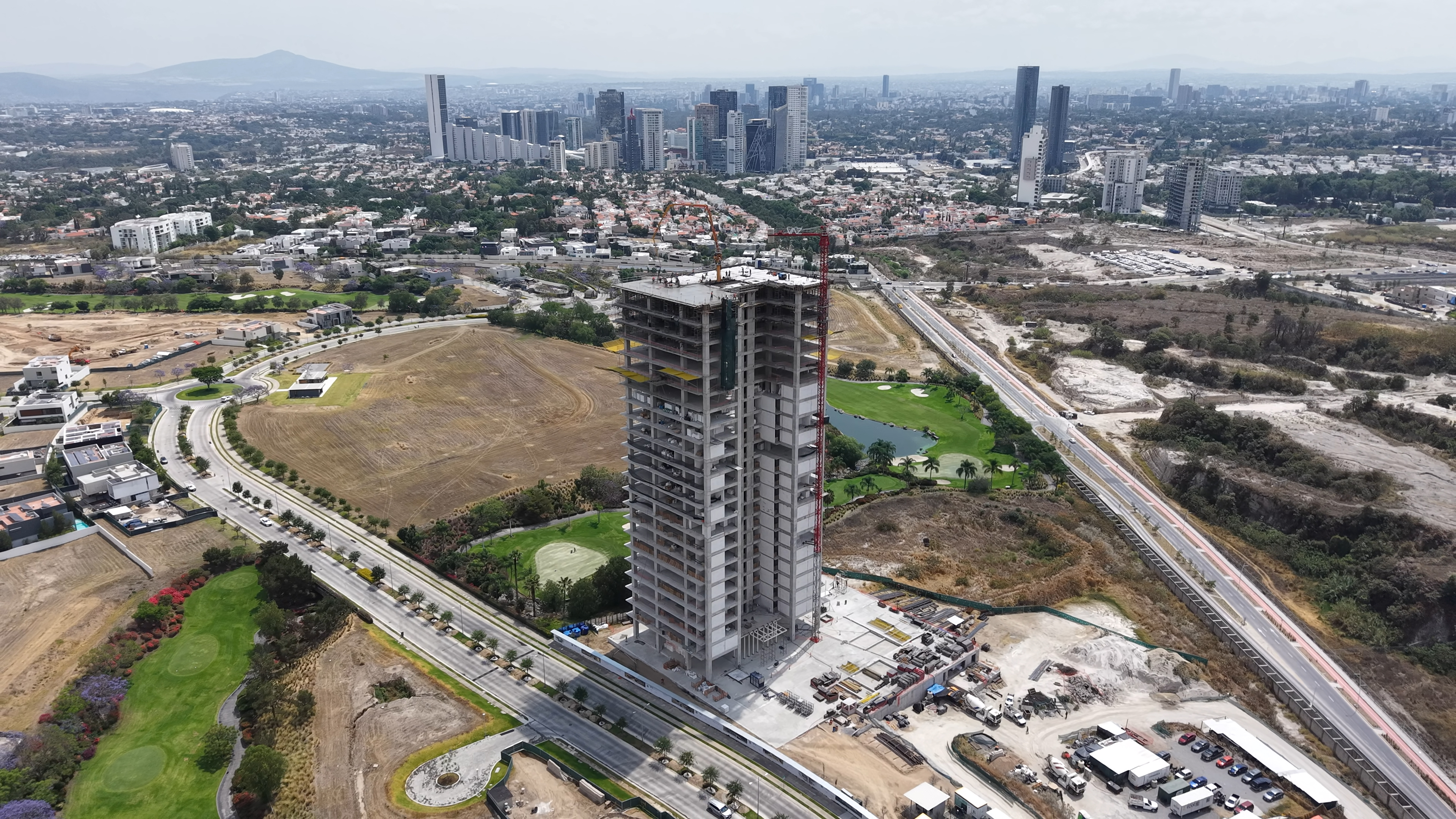 Torre ONE alcanza el nivel 20 de estructura